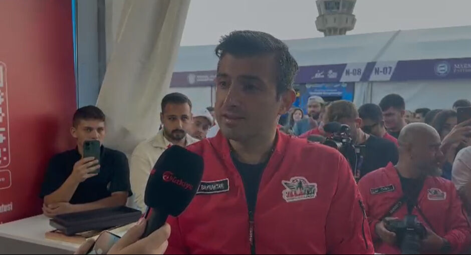 Selçuk Bayraktar’dan Türkiye Gazetesi ve Türkiye Today’e TEKNOFEST ziyareti! Savunma arşivi seçkisini alkışlattı Selçuk Bayraktar’dan Türkiye Gazetesi’ne TEKNOFEST ziyareti! 'Bir Zamanlar Türkiye'ye övgü - 2. Resim