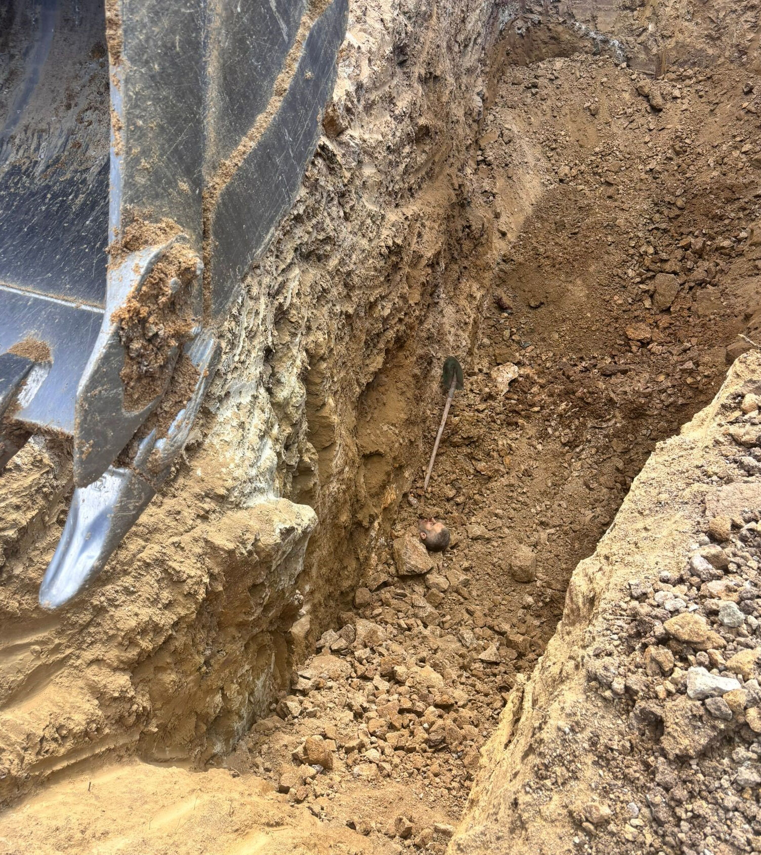 Su kuyusu açacaklardı... Göçük altında kalan 2 çiftçiye ulaşılamıyor - 1. Resim