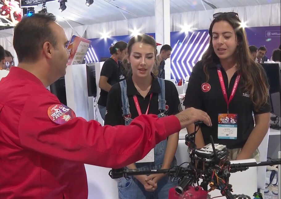 TEKNOFEST ikinci gününde! NASA eski yöneticisinden TEKNOFEST'e övgü dolu sözler - 1. Resim