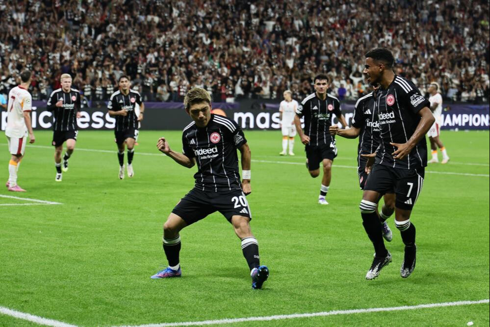 Alman basınında manşetler Galatasaray! "Frankfurt rakibin zayıflığından acımasızca yararlandı" Alman basınında manşet Galatasaray! "Frankfurt rakibin zayıflığından acımasızca yararlandı" - 3. Resim