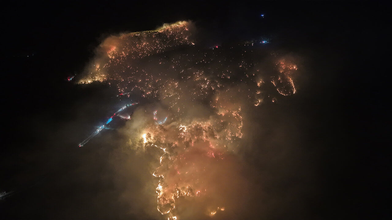 Antalya ve Muğla’da korku dolu gece! Alevler mahalleleri sardı, söndürülemiyor - 2. Resim