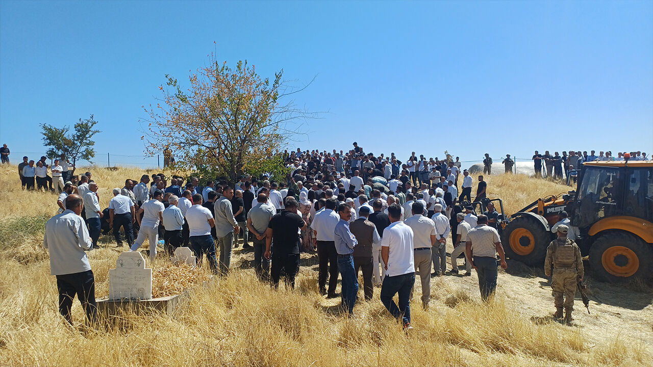 Batman'da çocukların kaçışı da katliamı durduramamıştı: Vahşette onlarca kişi tutuklandı Batman'da çocukların kaçışı da katliamı durduramamıştı: Vahşette onlarca kişi tutuklandı - 3. Resim