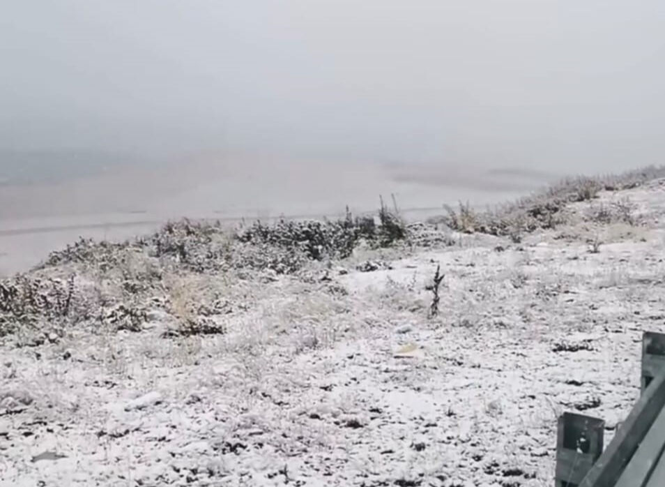 Bir gecede sonbahardan kışa geçiş! Kar kalınlığı 10 santimi buldu - 5. Resim