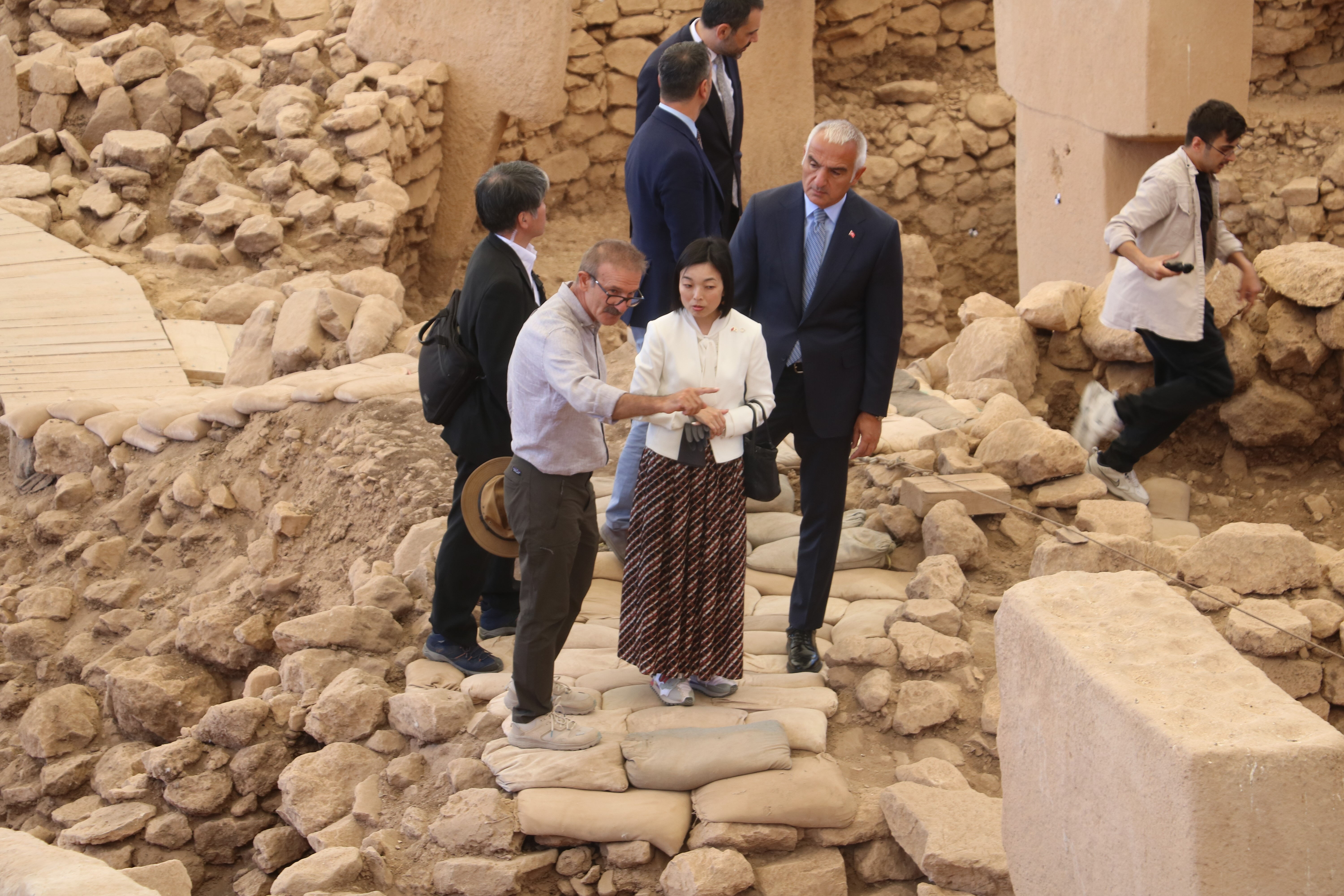 Göbeklitepe'de tarihe ışık tutan yeni keşif! İnsan heykeli gün yüzüne çıktı - 1. Resim