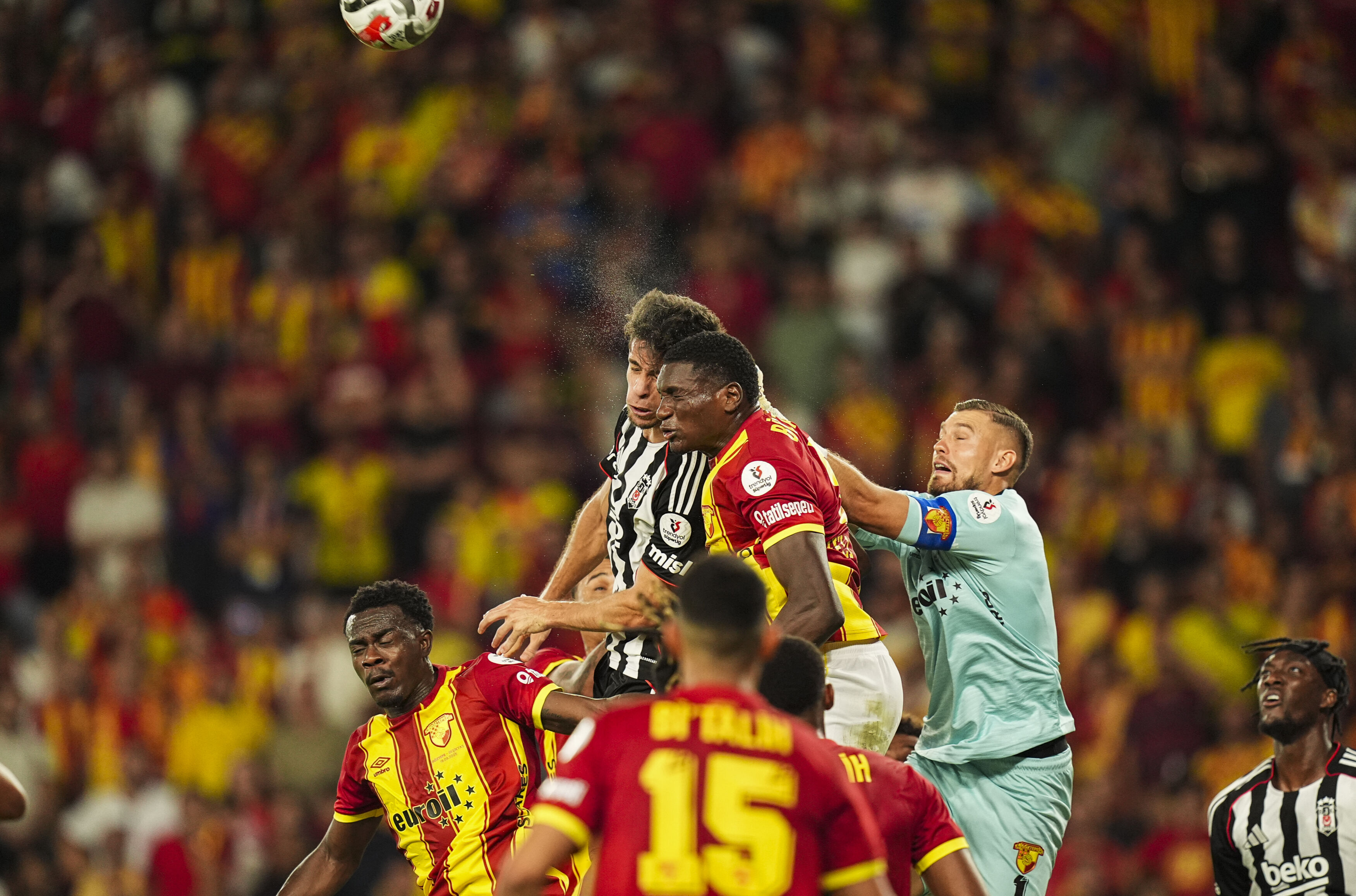 Göztepe-Beşiktaş maçı kaç kaç bitti, golleri kim attı? Göztepe-Beşiktaş maç sonucu Göztepe-Beşiktaş maçı kaç kaç bitti, golleri kim attı? Göztepe-Beşiktaş maç sonucu - 3. Resim