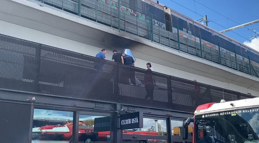 Kadıköy'de korkutan yangın! Restoranın bacası alev aldı Kadıköy'de korkutan yangın! Restoranın bacası alev aldı - 1. Resim