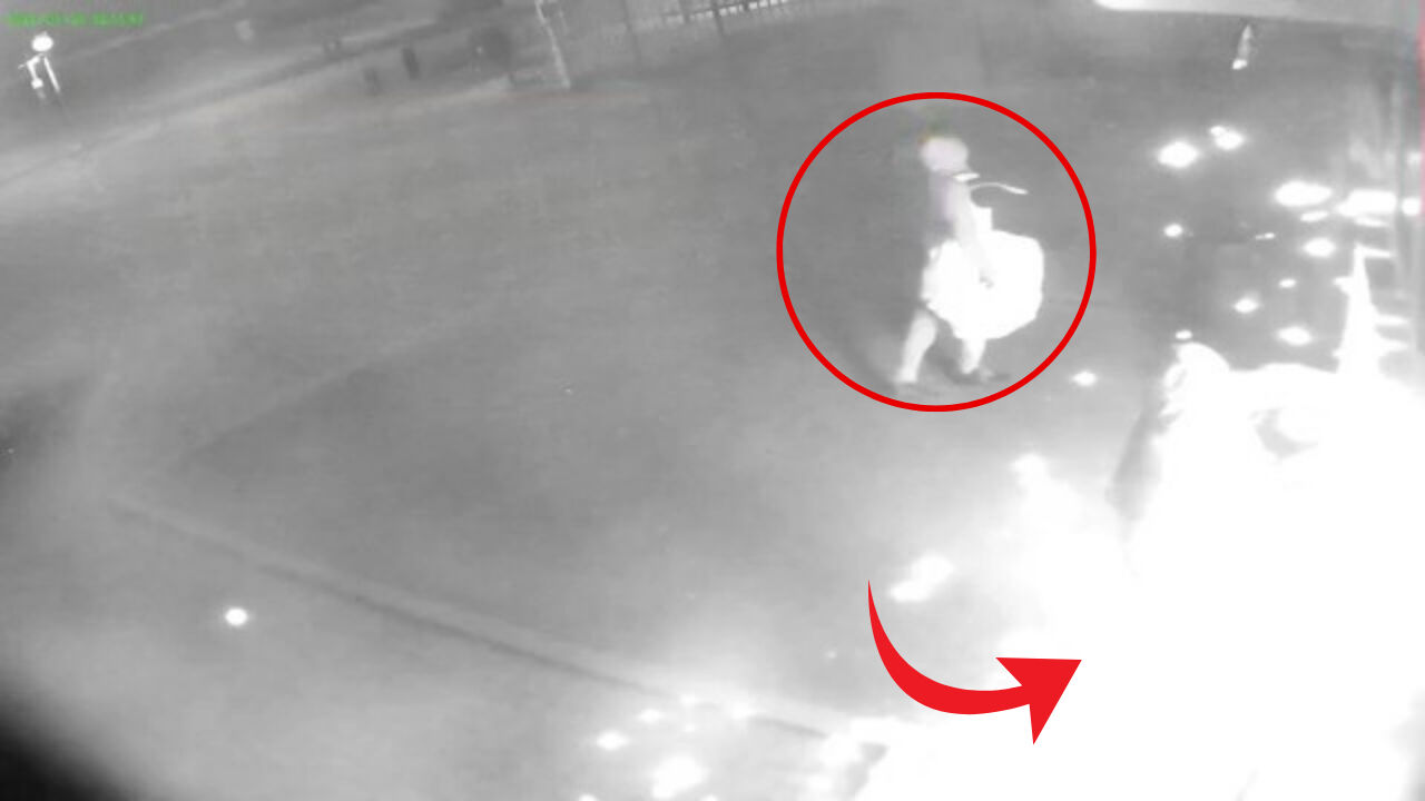 Londra'da 2 milyon sterlinlik vurgun! Kepenkleri elektrikli testereyle kesip girdiler Londra'da 2 milyon sterlinlik vurgun! Kepenkleri elektrikli testereyle kesip girdiler - 2. Resim