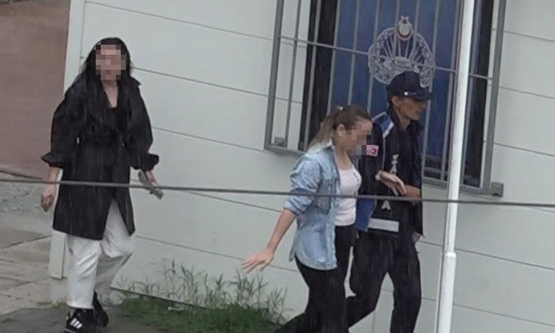 Sokakta ‘laf atma’ kavgası kanlı bitti! Zabıtanın müdahalesi gecikmedi Sokakta ‘laf atma’ kavgası kanlı bitti! Zabıtanın müdahalesi gecikmedi - 2. Resim