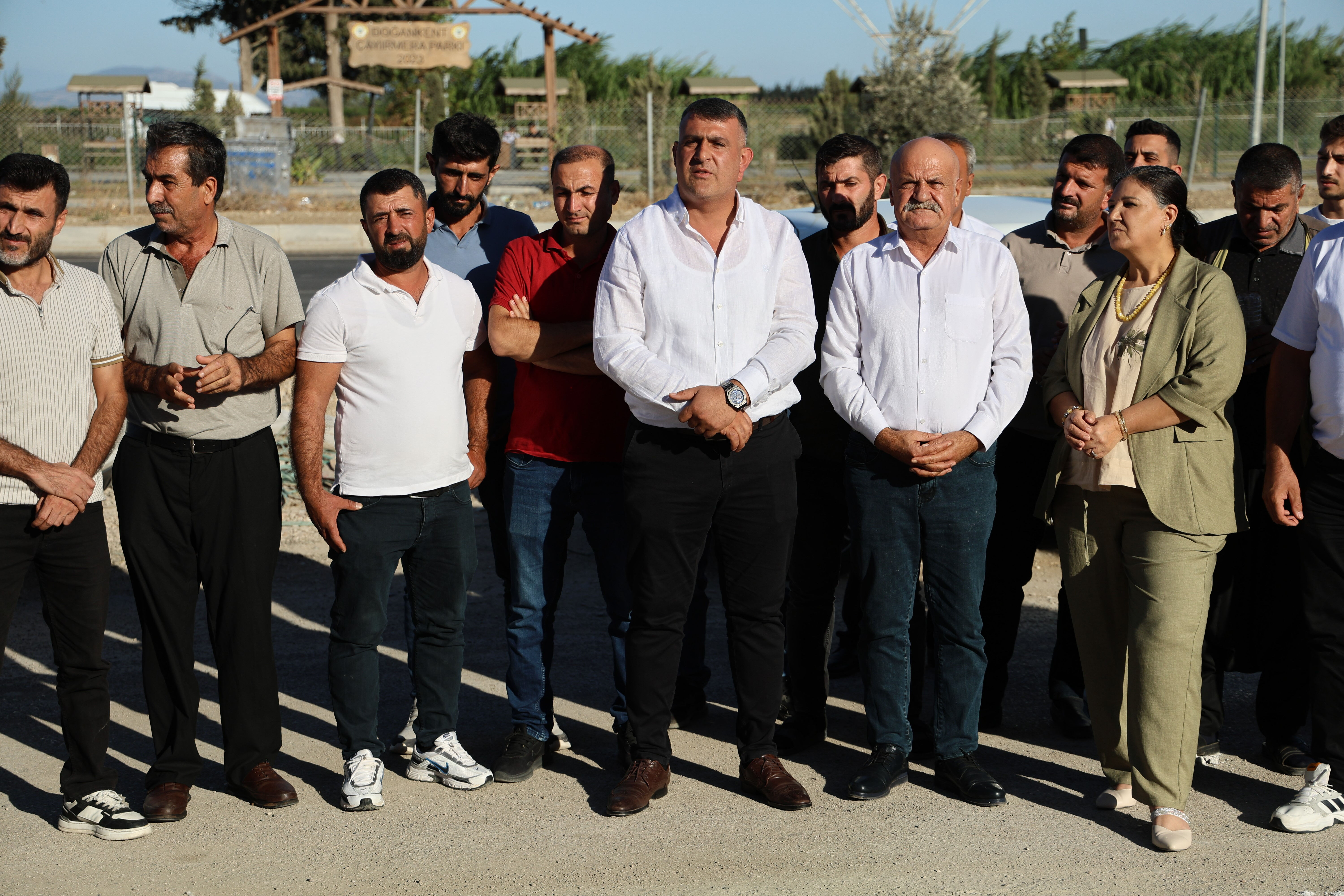 Adana’da narenciye hasadı tehlikede! Yevmiye 900 liraya düştü, işçiler tarlaya gitmiyor Adana’da narenciye hasadı tehlikede! Yevmiye 900 liraya düştü, işçiler tarlaya inmiyor! - 2. Resim