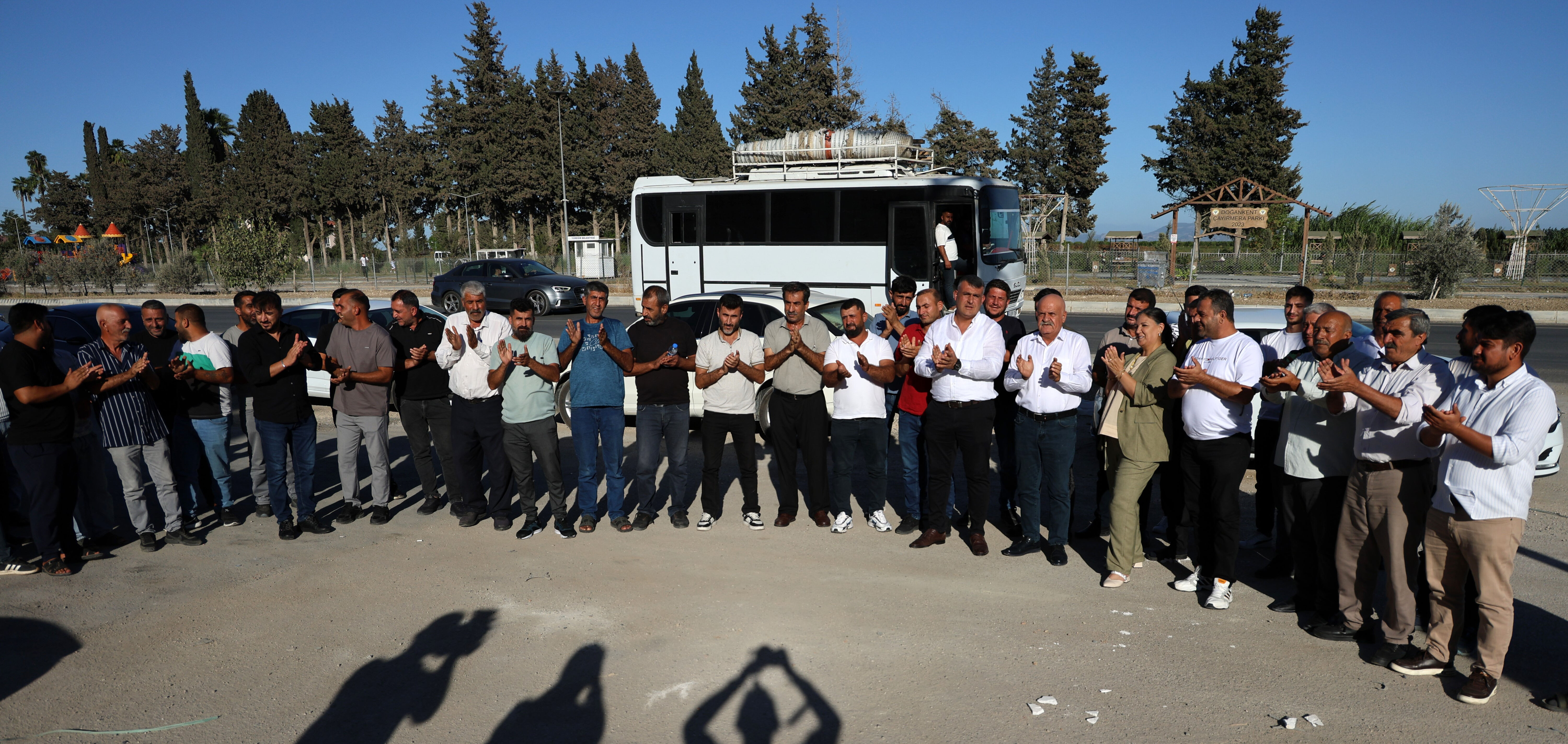 Adana’da narenciye hasadı tehlikede! Yevmiye 900 liraya düştü, işçiler tarlaya gitmiyor Adana’da narenciye hasadı tehlikede! Yevmiye 900 liraya düştü, işçiler tarlaya inmiyor! - 1. Resim