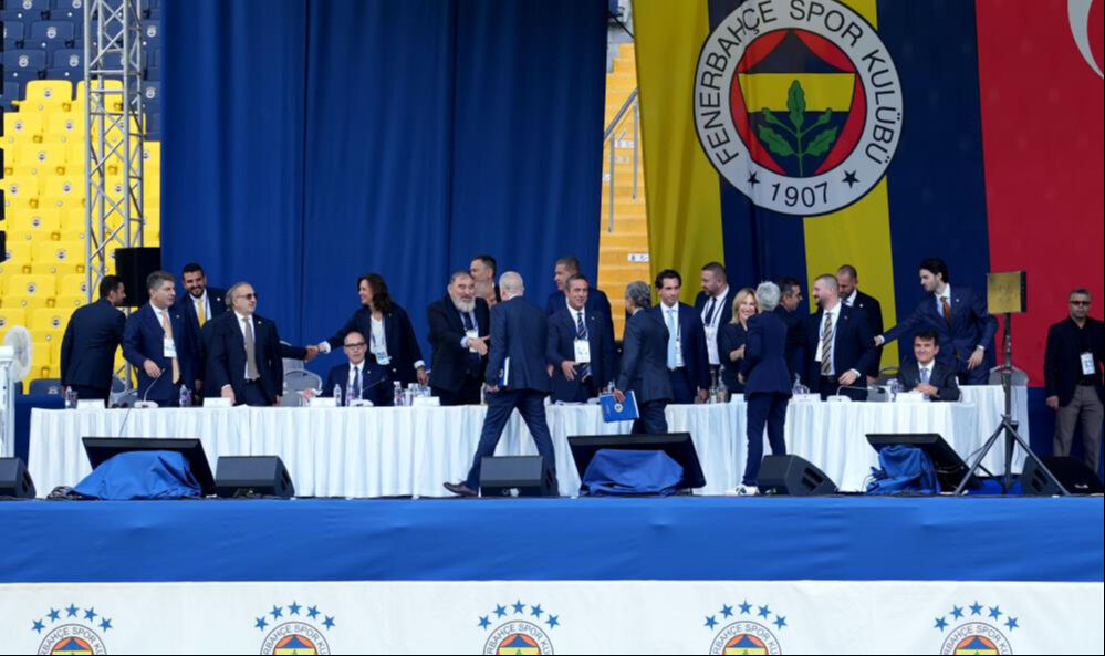 Fenerbahçe'de seçim zamanı! Kongrede ilk gün: Ali Koç ve yönetimi ibra edildi Fenerbahçe'de seçim zamanı! Kongrede ilk gün: Ali Koç ve yönetimi ibra edildi - 1. Resim