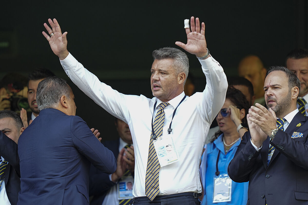 Fenerbahçe'de seçim zamanı! Kongrede ilk gün: Ali Koç ve yönetimi ibra edildi Fenerbahçe'de seçim zamanı: Olağanüstü genel kurulda ilk gün heyecanı - 4. Resim