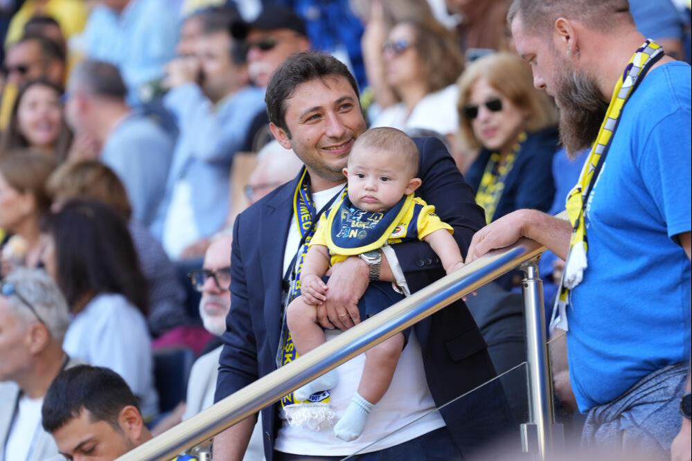 Fenerbahçe'de seçim zamanı! Kongrede ilk gün: Ali Koç ve yönetimi ibra edildi Fenerbahçe'de seçim zamanı: Olağanüstü kongrede ilk gün heyecanı - 5. Resim