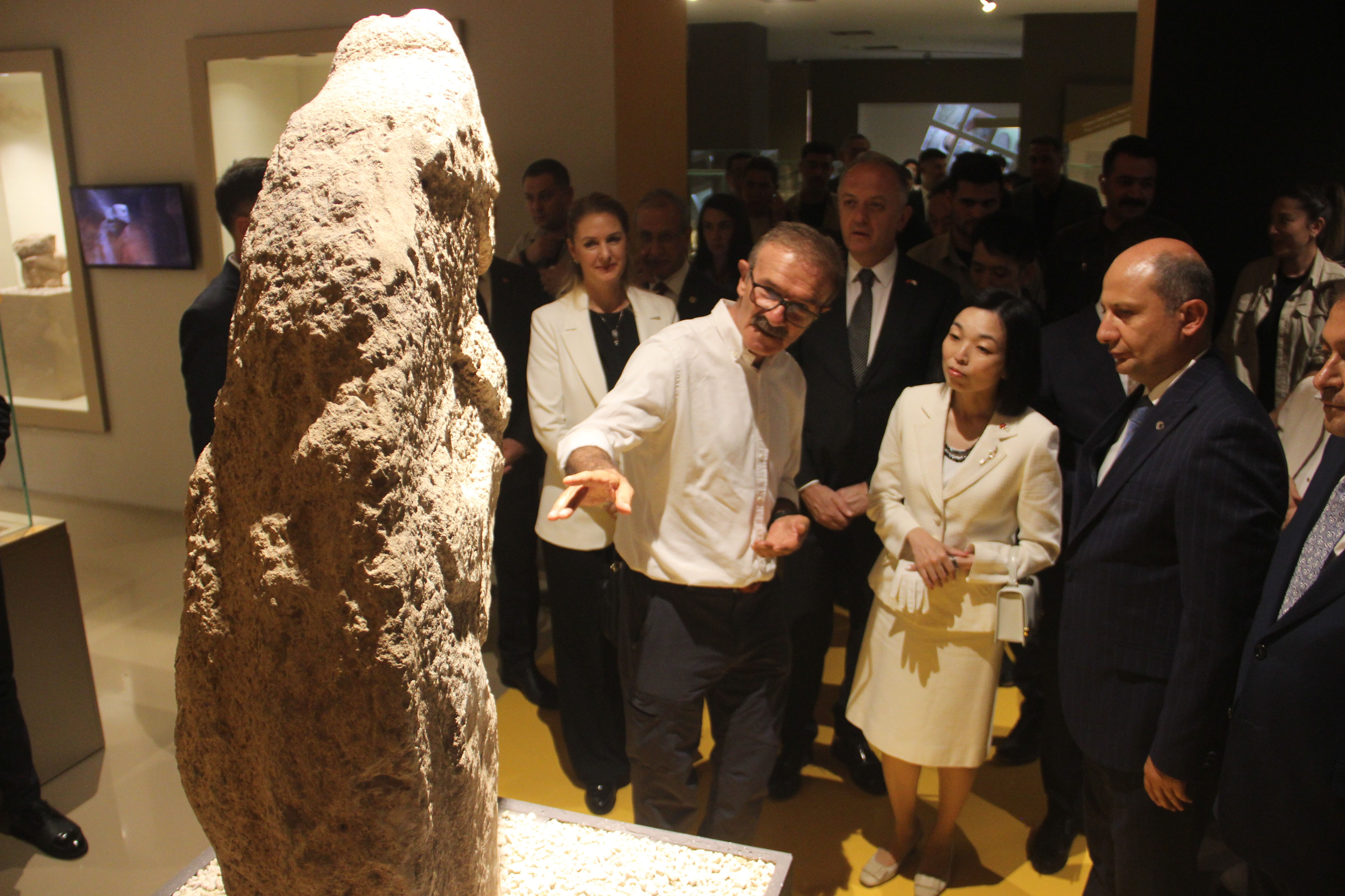 Japonya Prensesi Akiko Mikasa, Şanlıurfa'da arkeoloji müzesini gezdi Japonya Prensesi Akiko Mikasa, Şanlıurfa'da arkeoloji müzesini gezdi - 1. Resim