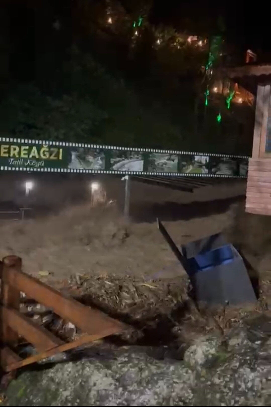 Metrekareye yağan yağmur felaketi getirdi! Rize'de kabus dolu gece - 3. Resim