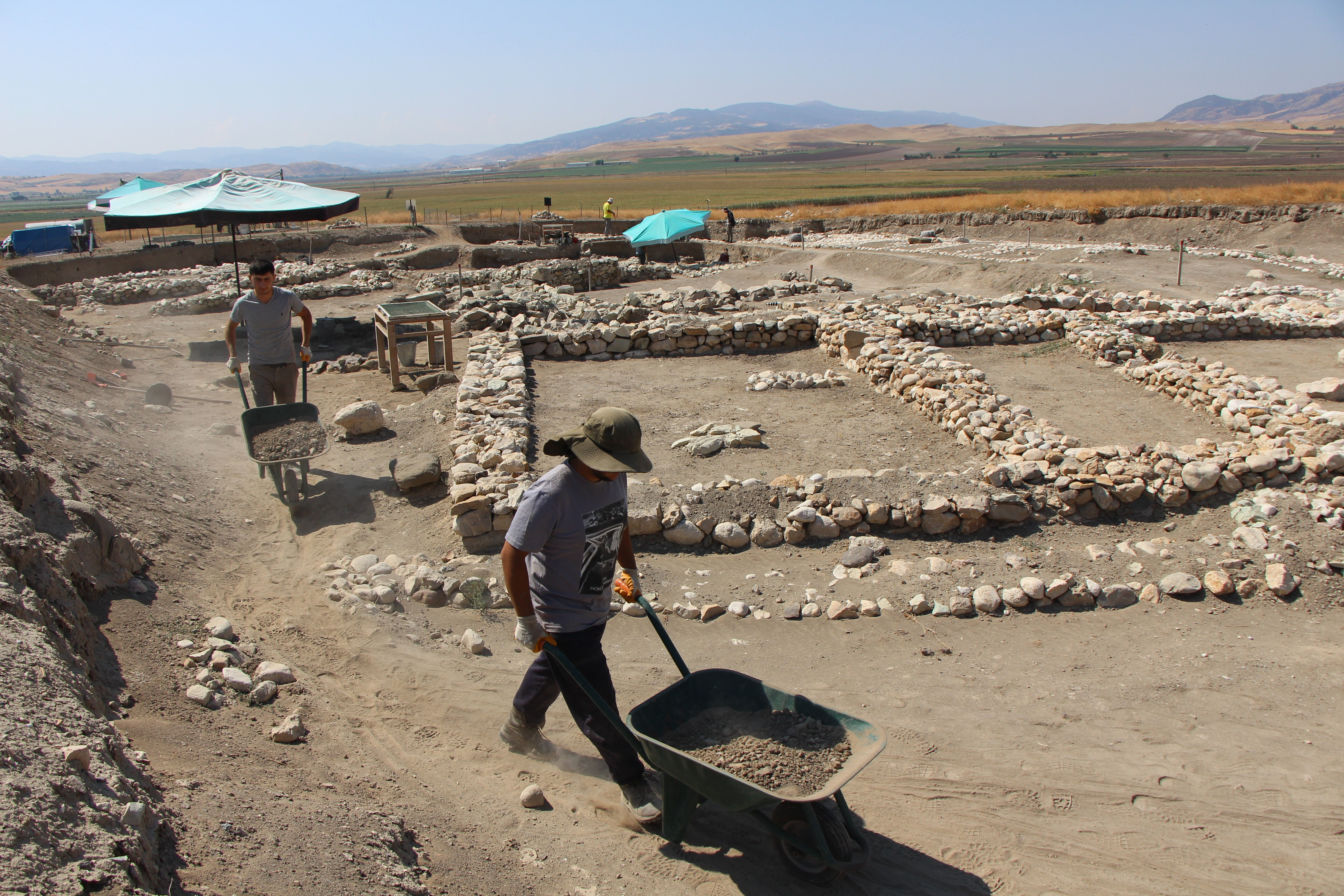 Oluz Höyük'te büyük keşif! Herodot'un bile bilmediği tapınak ortaya çıkarıldı Oluz Höyük'te büyük keşif! Herodot'un bile bilmediği tapınak ortaya çıkarıldı - 1. Resim