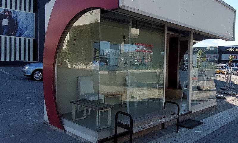 Otobüs durağında sessiz ölüm! Sandalyede cesedini buldular Otobüs durağında sessiz ölüm! Sandalyede cesedini buldular - 2. Resim