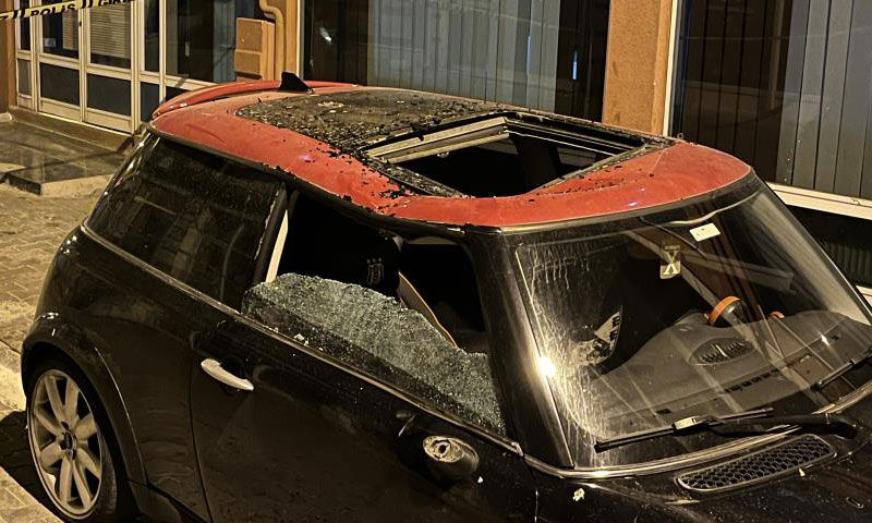 Park halindeki araca düştü: 25 yaşındaki genç yoğun bakımda Park halindeki araca düştü: 25 yaşındaki genç yoğun bakımda - 3. Resim