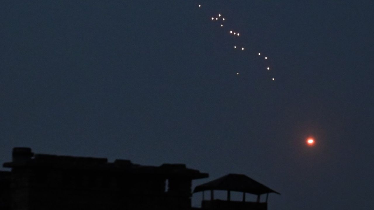 Rusya'dan Ukrayna'ya füze ve İHA yağmuru! En az 3 ölü, onlarca yaralı Rusya'dan Ukrayna'ya füze ve İHA yağmuru! En az 3 ölü, onlarca yaralı