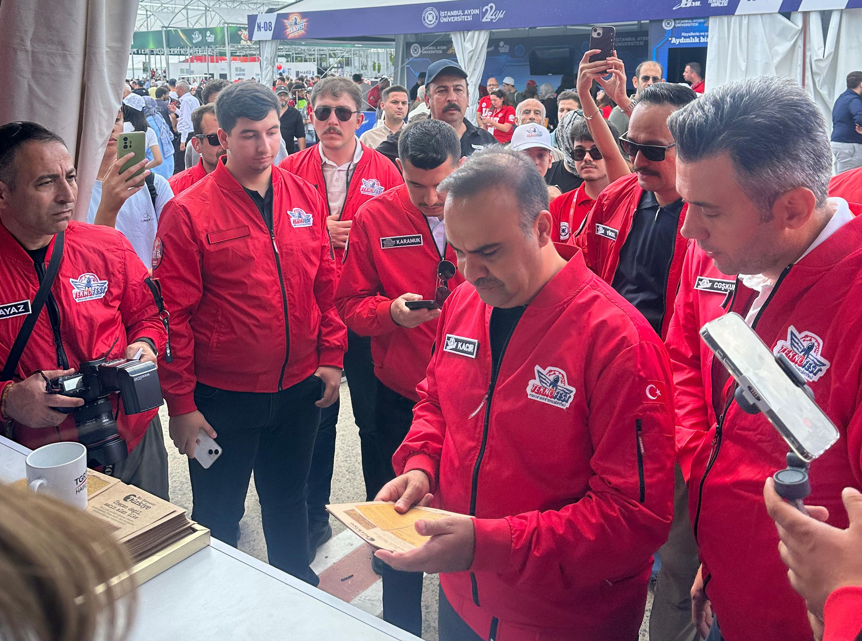 Bakan Kacır'dan, Türkiye Gazetesi ve Türkiye Today’e TEKNOFEST ziyareti! Özel arşivimizi inceledi Sanayi ve Teknoloji Bakanı Mehmet Fatih Kacır'dan, Türkiye Gazetesi ve Türkiye Today’e TEKNOFEST ziyareti - 1. Resim