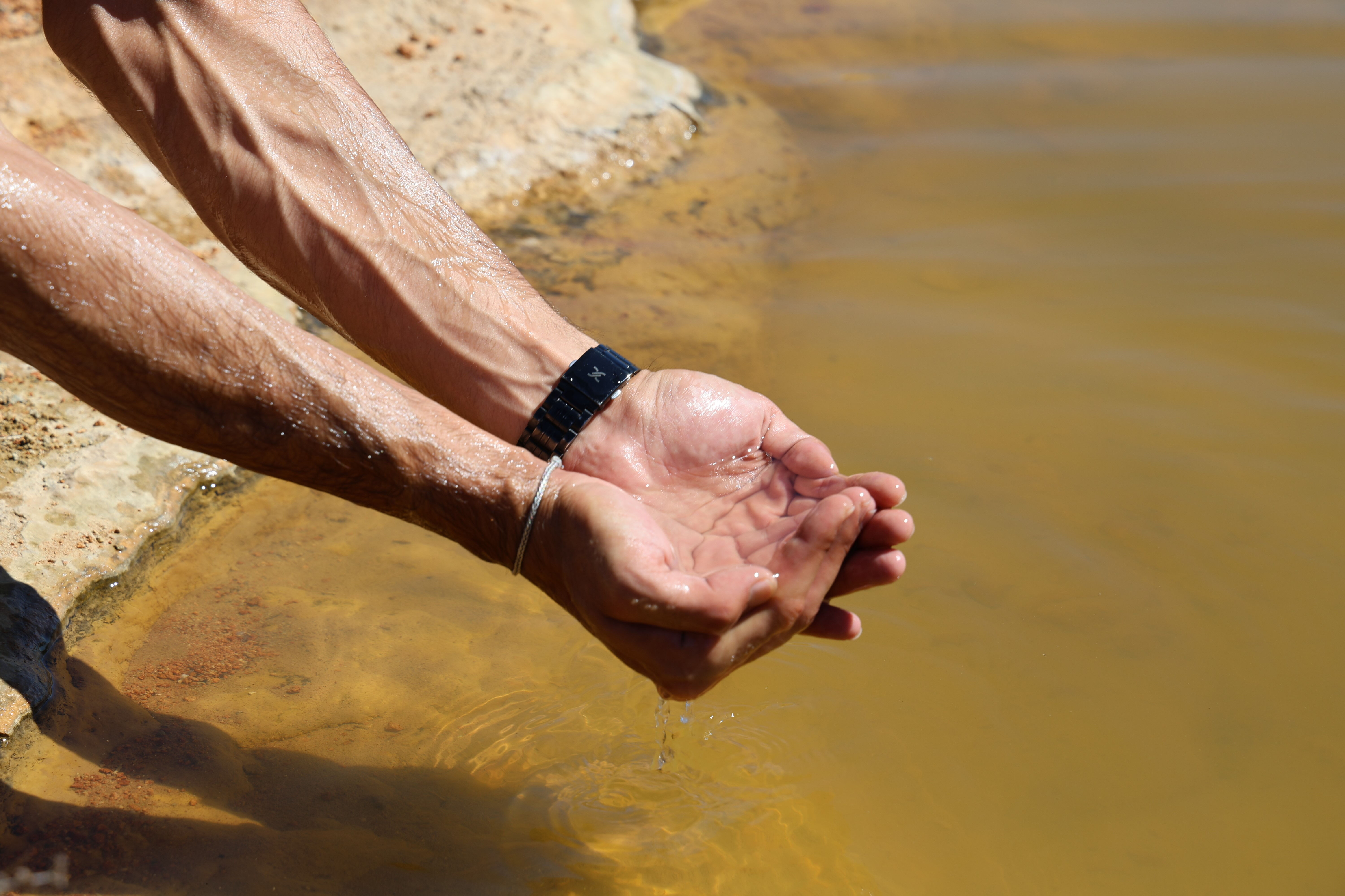 Sedef ve kaşıntı gibi rahatsızlıklara şifa! Doktora gidip çare bulamayanlar "Uyuz Gölü" ile iyileşiyor - 3. Resim