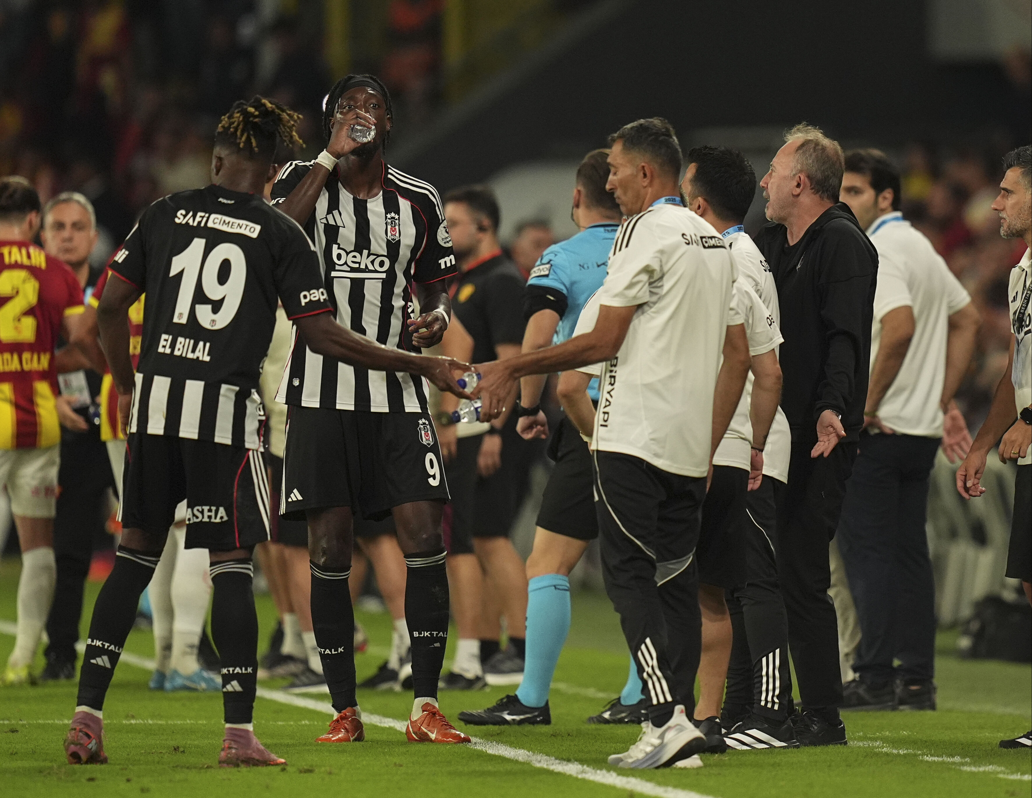 Sergen Hoca bu ne korku? | Spor yazarları Beşiktaş'ı değerlendirdi Sergen Hoca bu ne korku? | Spor yazarları Beşiktaş'ı değerlendirdi - 1. Resim