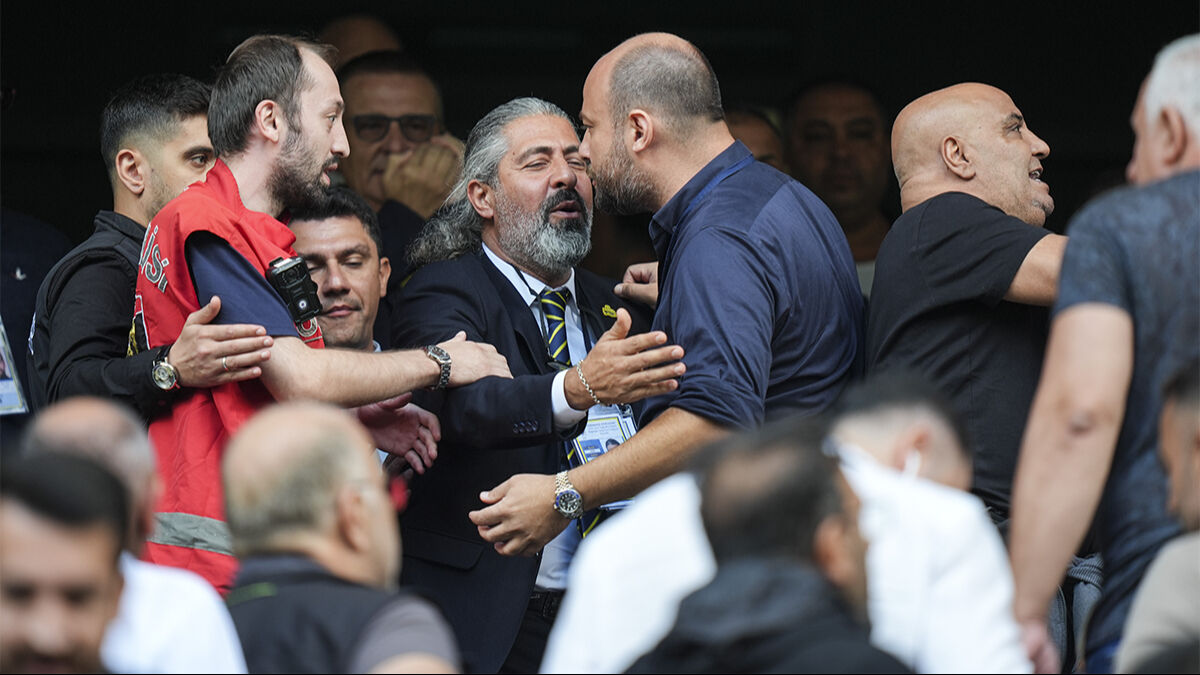 Tribünler bir anda karıştı! Fenerbahçe kongresinde gergin anlar - 3. Resim