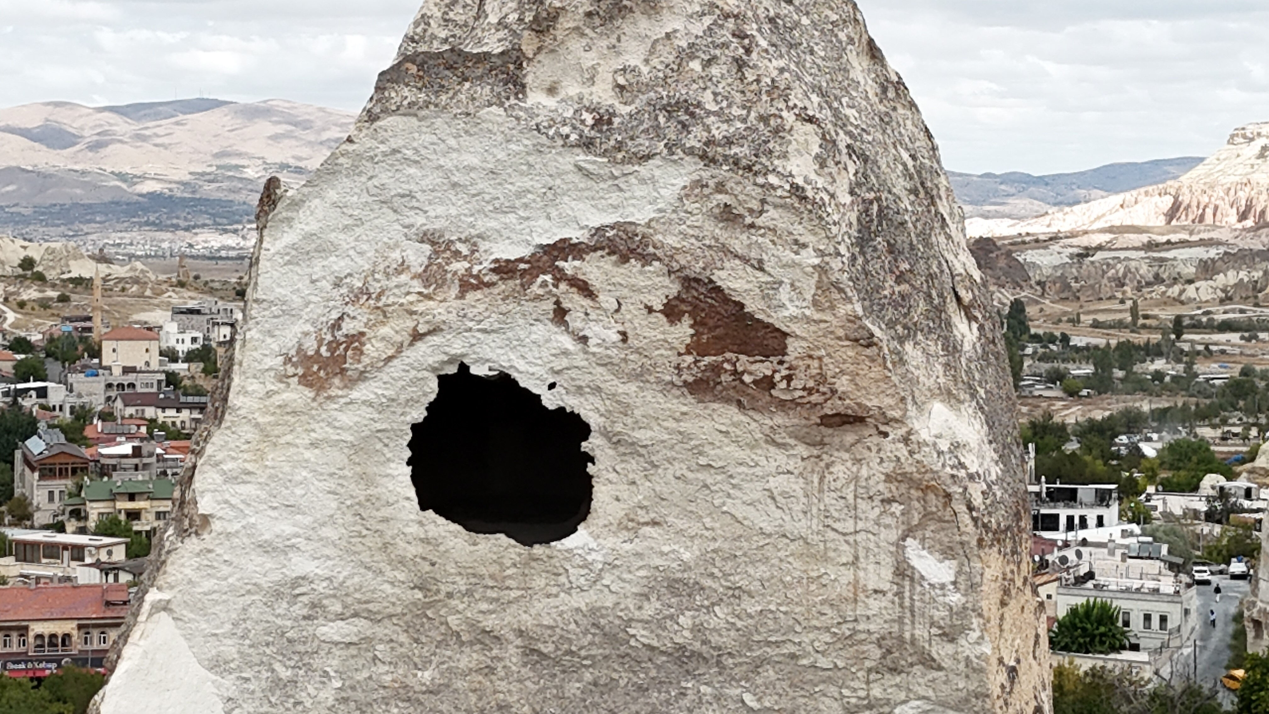 UNESCO mirası Kapadokya’da milyonlarca yıllık peribacası yıkıldı! - 1. Resim