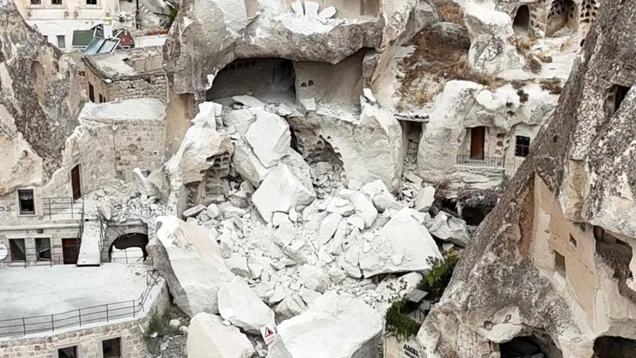 UNESCO mirası Kapadokya’da milyonlarca yıllık peribacası yıkıldı! - 4. Resim