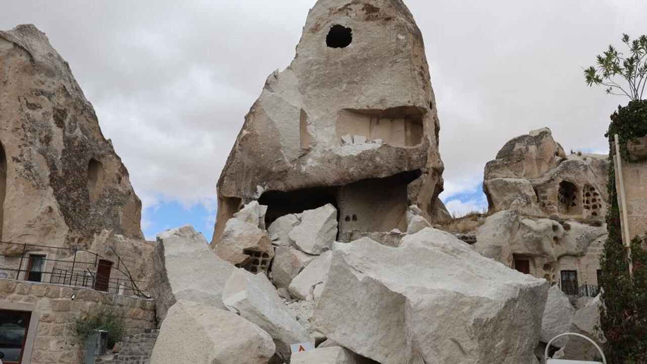 UNESCO mirası Kapadokya’da milyonlarca yıllık peribacası yıkıldı! - 3. Resim
