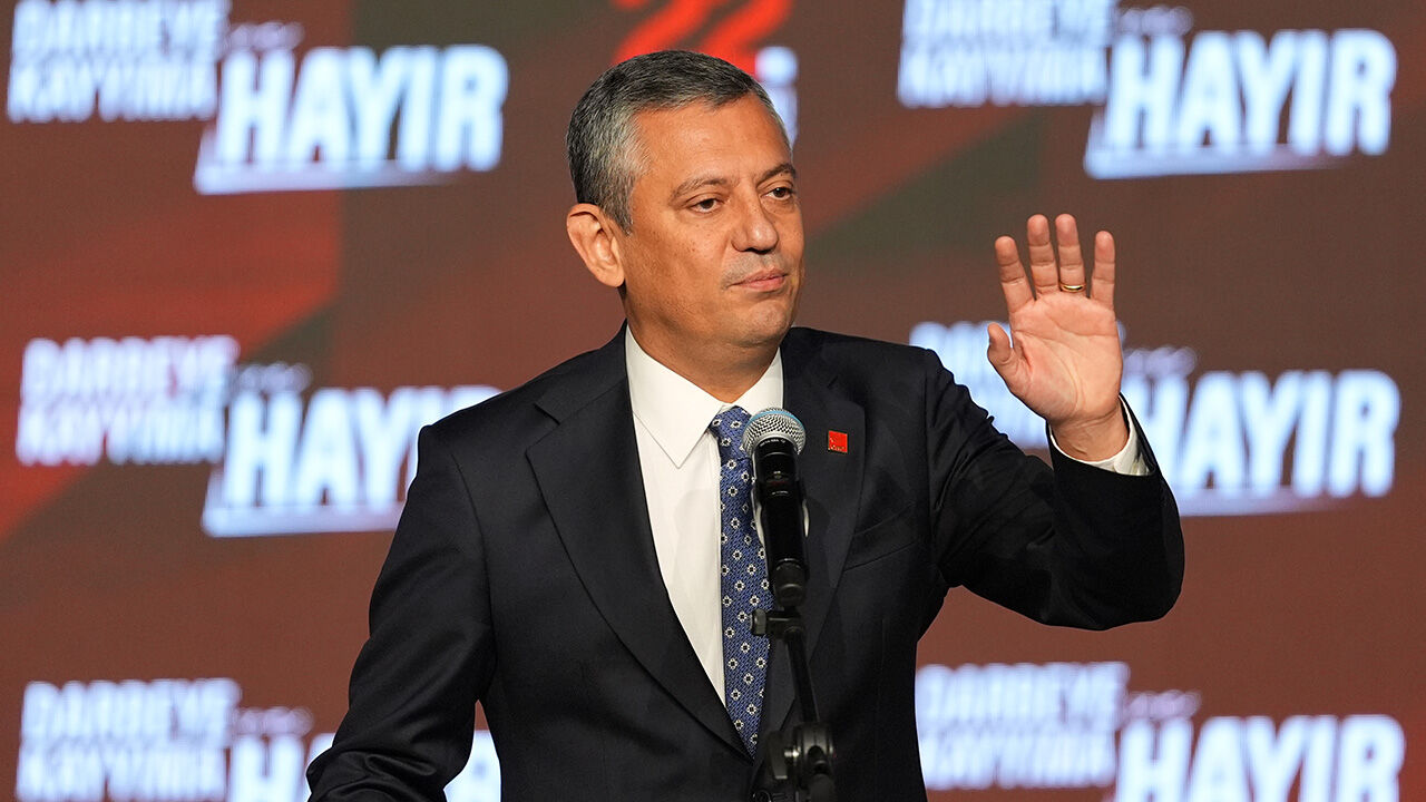 5 ay içinde ikinci olağanüstü kurultay! Özgür Özel yeniden Genel Başkan - 1. Resim