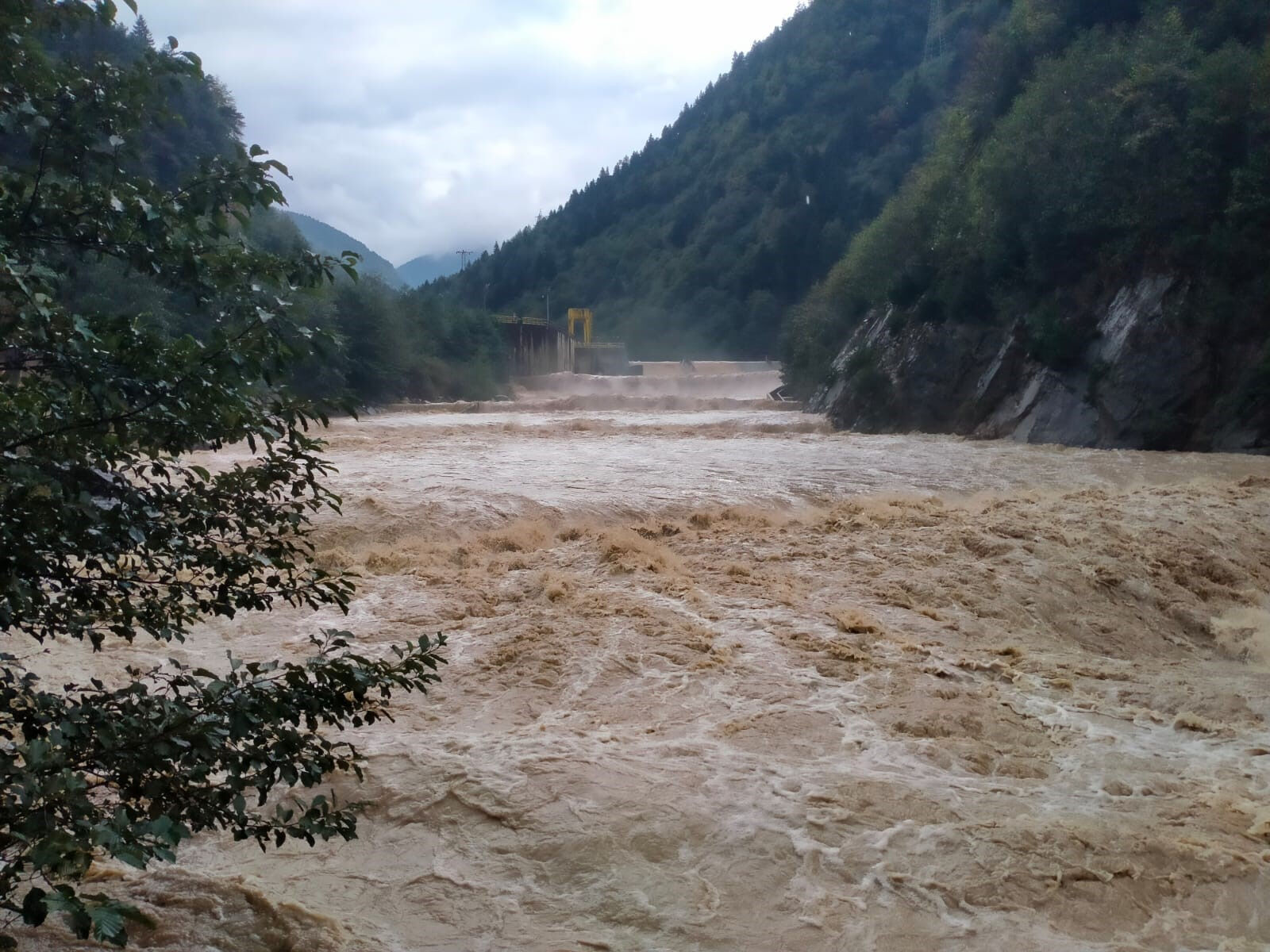 Afetin vurduğu Rize ve Artvin için yeni uyarı! Meteoroloji kritik saati duyurdu - 6. Resim