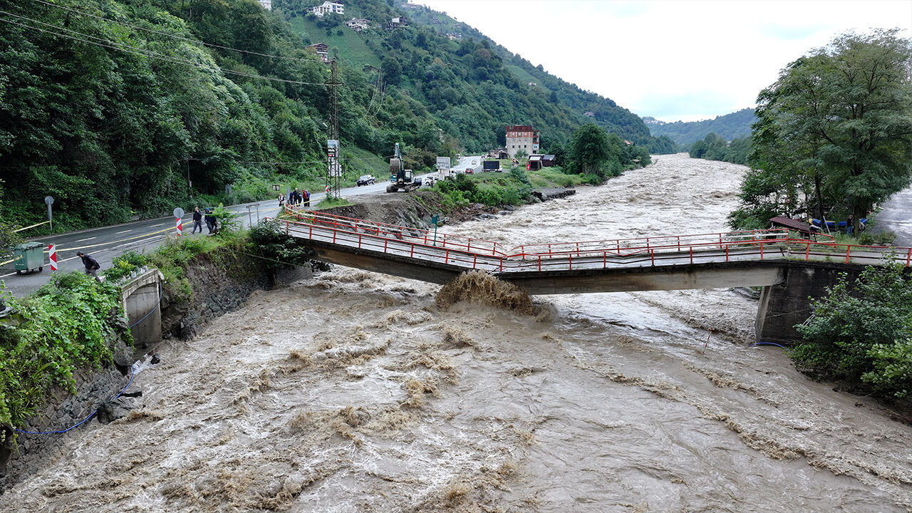 Afetin vurduğu Rize ve Artvin için yeni uyarı! Meteoroloji kritik saati duyurdu - 4. Resim