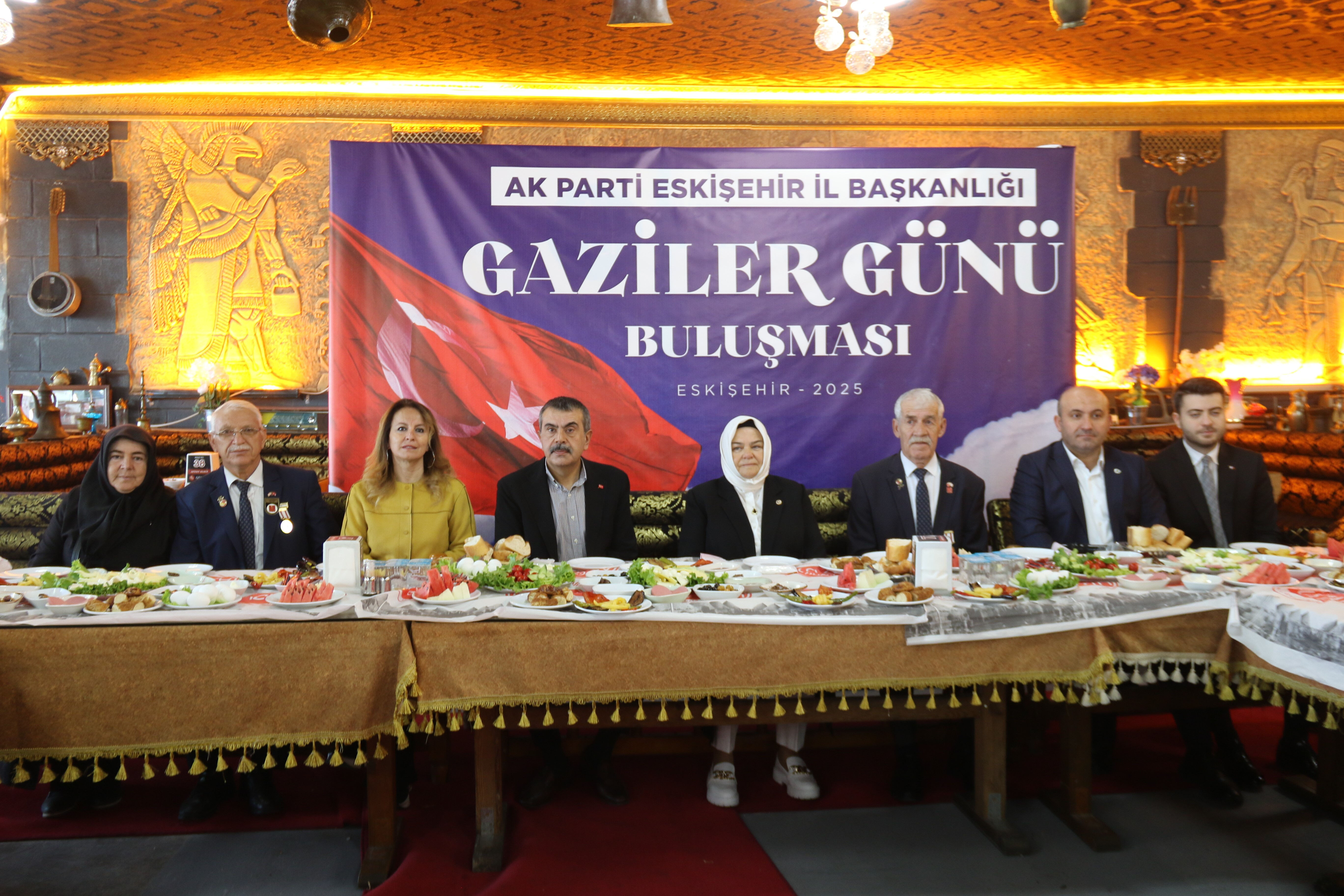 Bakan Tekin, Gaziler Günü'nde açıklamalarda bulundu: Terör örgütlerinin hiçbir argümanı kalmadı Bakan Tekin, Gaziler Günü'nde açıklamalarda bulundu: Terör örgütlerinin hiçbir argümanı kalmadı