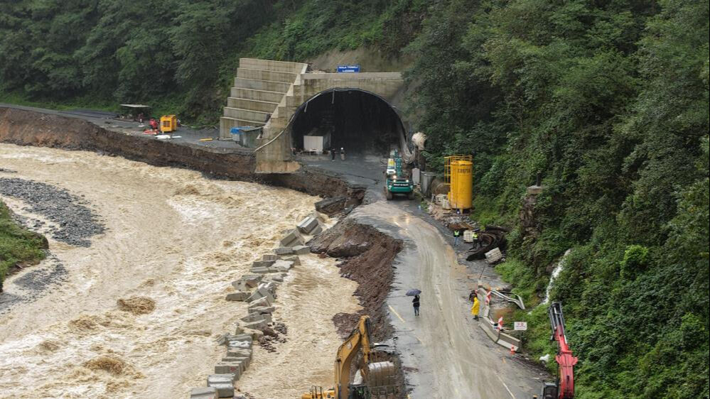 Bakan Uraloğlu açıkladı... Sel felaketinin vurduğu Rize'ye acil yardım ödeneği Bakan Uraloğlu açıkladı... Sel felaketinin vurduğu Rize'ye acil yardım ödeneği - 2. Resim
