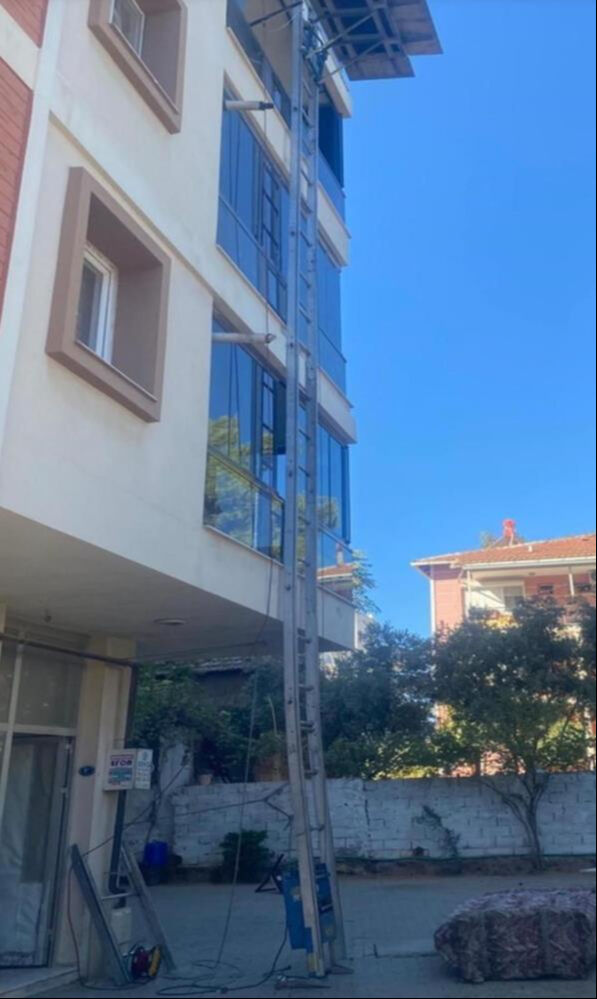 Bu acının tarifi yok! Sokakta oynarken üzerine koltuk düşen Ebrar son yolculuğuna uğurlandı Bu acının tarihi yok! Asansörden düşen koltuğun altında can veren tokızprağa verildi - 3. Resim