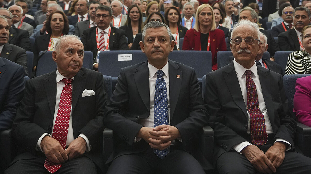 CHP'de kritik gün! 5 ay içinde ikinci olağanüstü kurultay! - 1. Resim