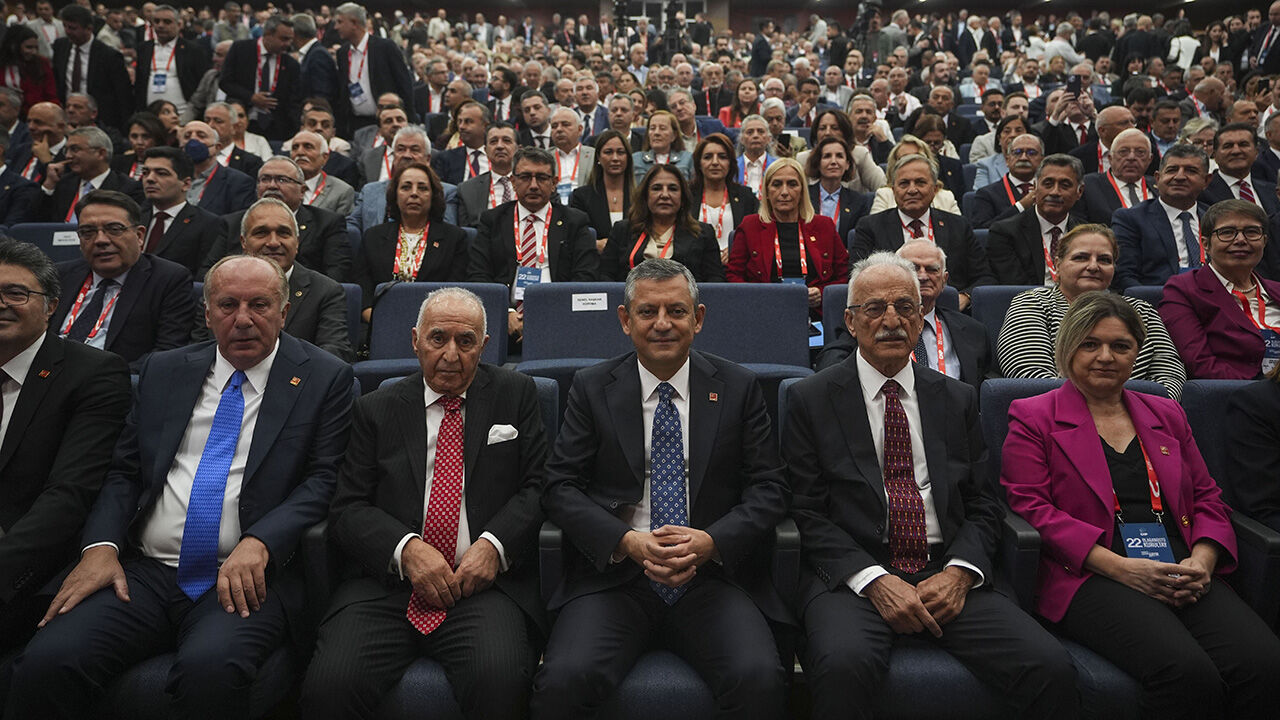 CHP'de kritik gün! 5 ay içinde ikinci olağanüstü kurultay - 3. Resim