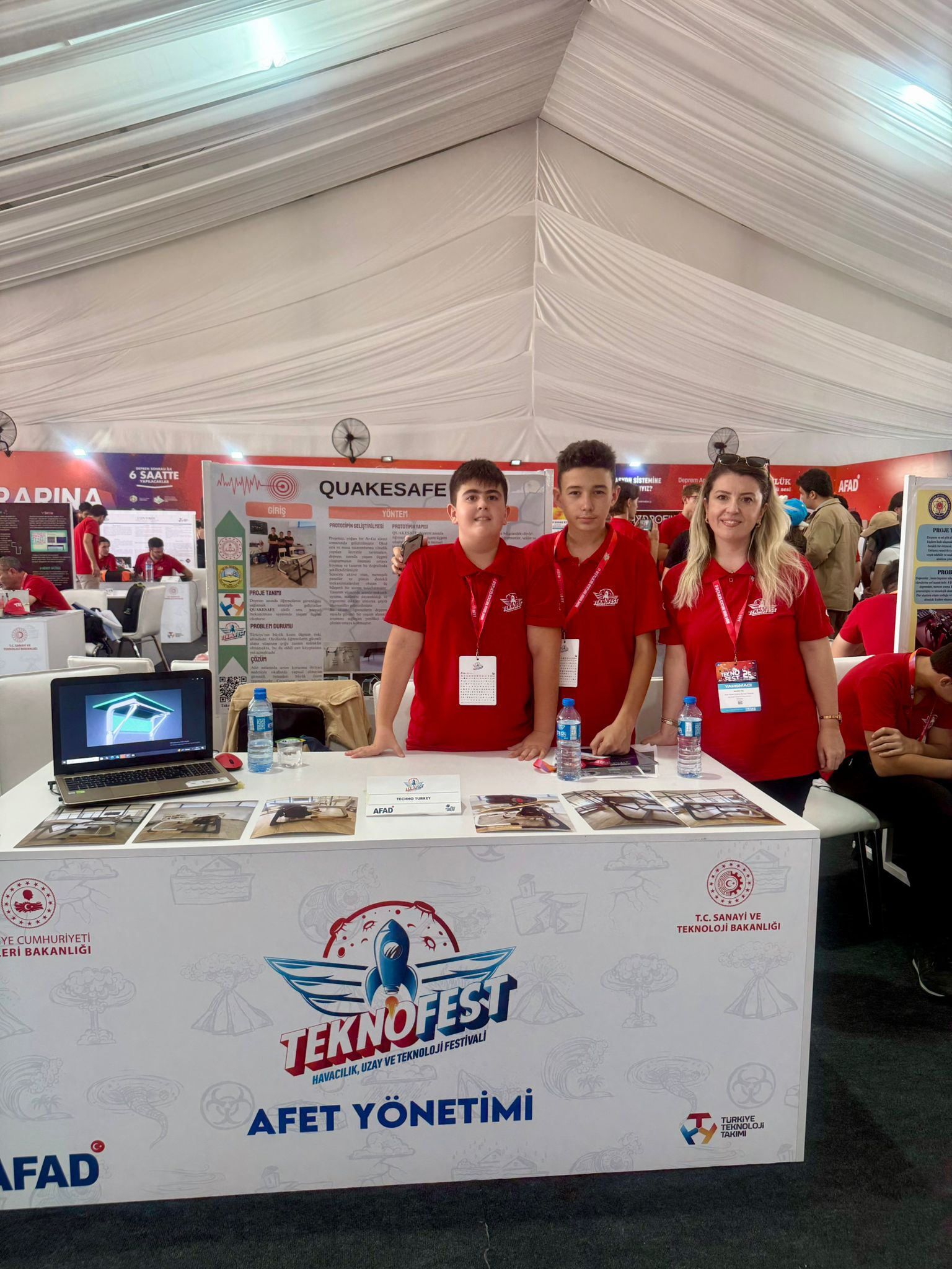 Deprem anında saniyelerle hayat kurtaracak! Genç mucitlerden TEKNOFEST'te aktif koruma sistemi projesi Deprem anında saniyelerle hayat kurtaracak! Genç mucitlerden TEKNOFEST'te aktif koruma sistemi projesi - 3. Resim