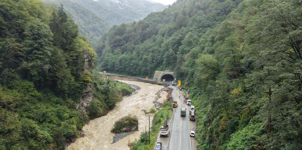 Doğu Karadeniz'de yağışlar devam ediyor! Bakanlar bölgede! Doğu Karadeniz'de yağışlar devam ediyor! Bakanlar bölgede! - 2. Resim