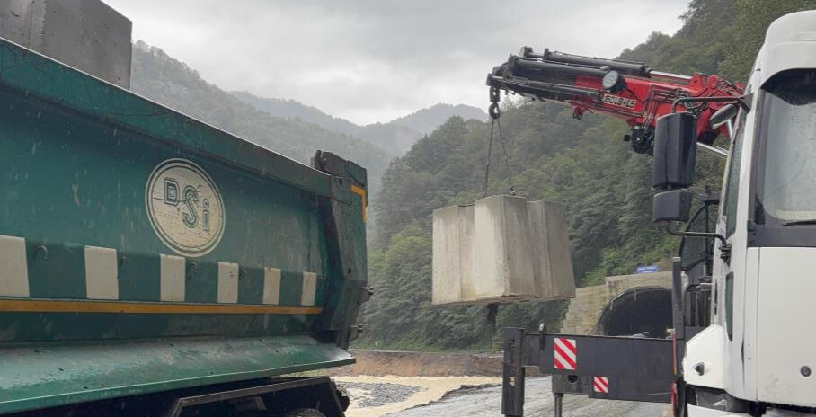 Doğu Karadeniz'de yağışlar devam ediyor! Bakanlar bölgede! Doğu Karadeniz'de yağışlar devam ediyor! Bakanlar bölgede! - 1. Resim