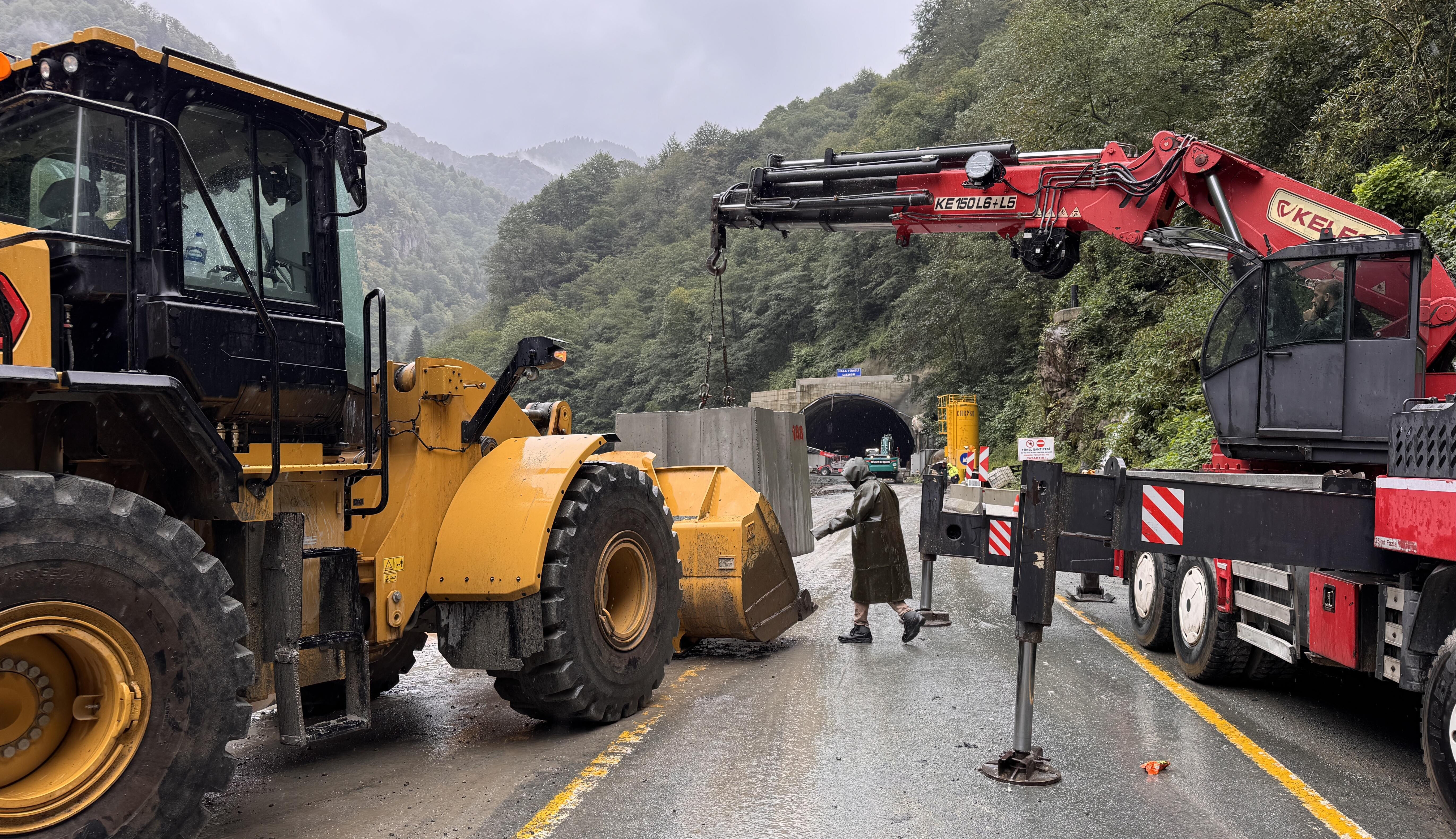 Doğu Karadeniz'de yağışlar devam ediyor! Bakanlar bölgede! Doğu Karadeniz'de yağışlar devam ediyor! Bakanlar bölgede! - 7. Resim