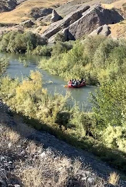 Elazığ'da can pazarı! Baraj kapakları açıldı, insanlar mahsur kaldı Elazığ'da can pazarı! Baraj kapakları açıldı, insanlar mahsur kaldı - 1. Resim