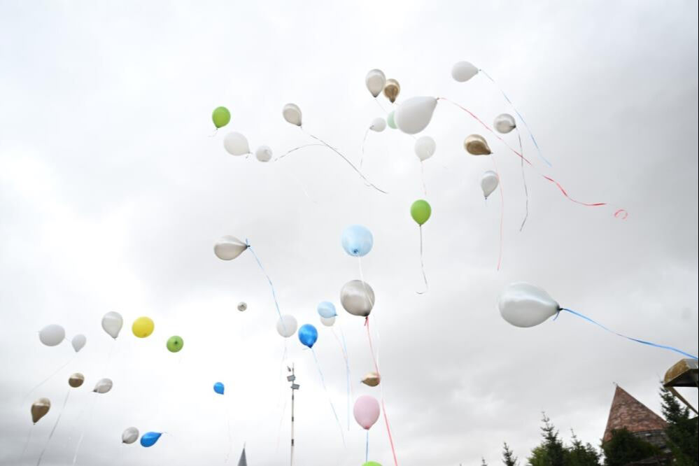 Erzurum lösemiyi yenen 7 yaşındaki Talha için toplandı! Polis ağabeyleri ile balon uçurdu - 4. Resim