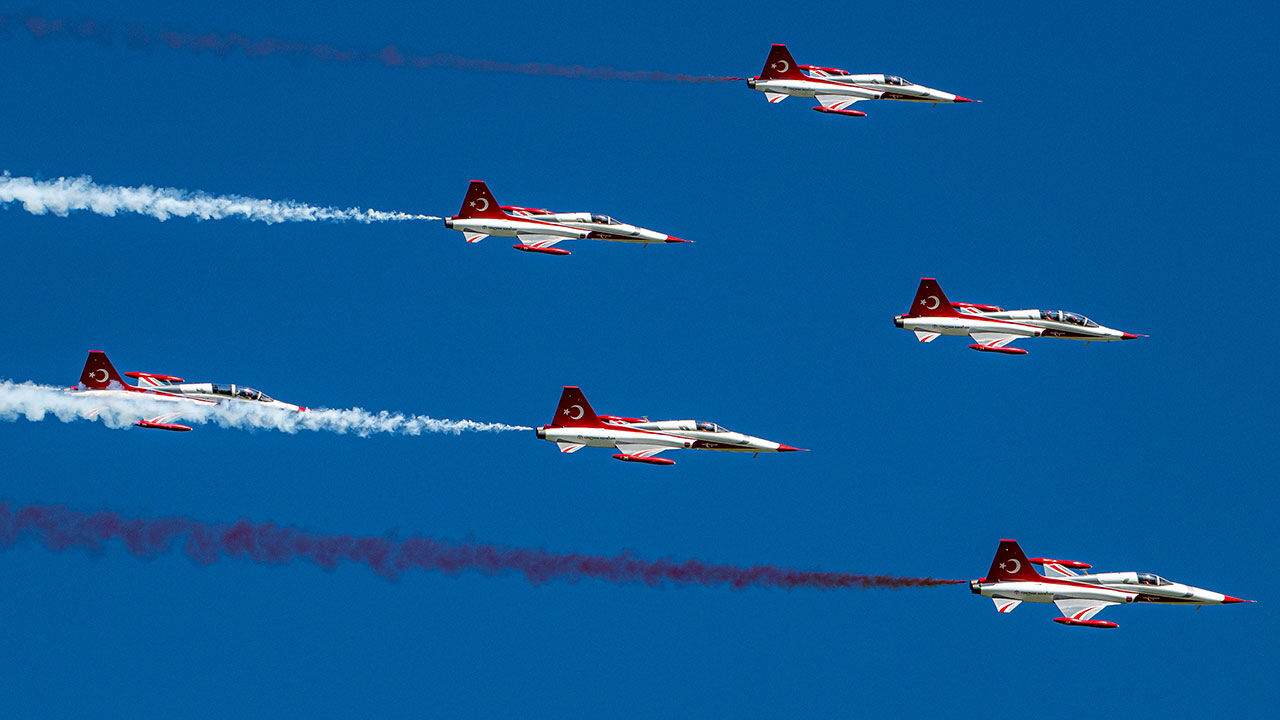 NATO gösterisinde 'Türk Yıldızları' rüzgarı! NATO gösterisinde 'Türk Yıldızları' rüzgarı!