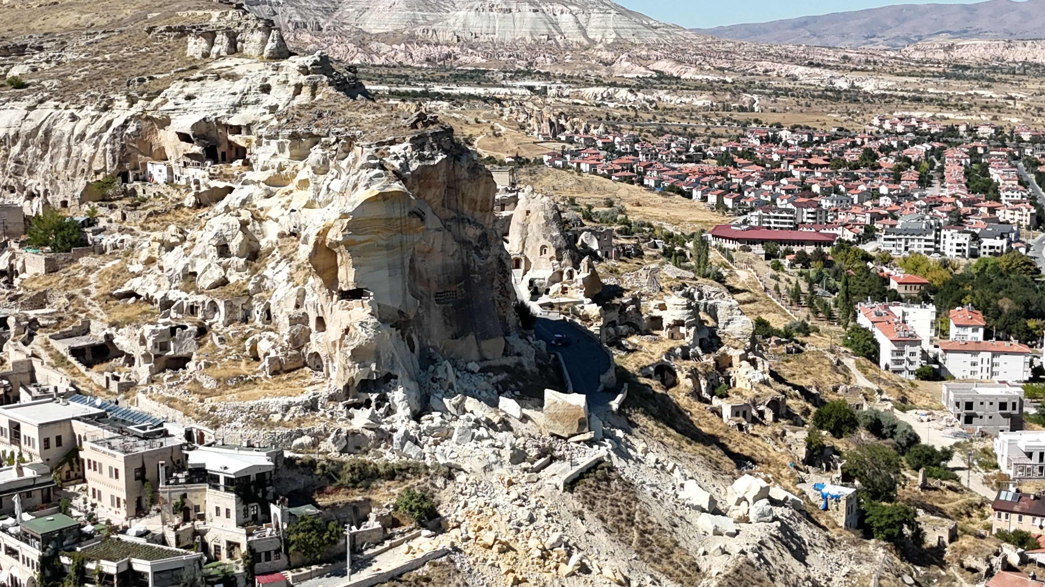 Önce peribacası, ardından Kadıkalesi! Kapadokya'da yıkımlar peş peşe - 1. Resim