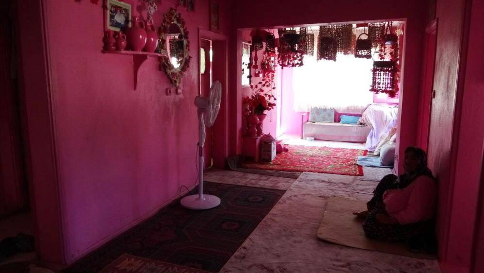 Pembe aşkı hayatını kararttı! Ölüm, mevlit, düğün hiç birine gidemiyor... - 3. Resim