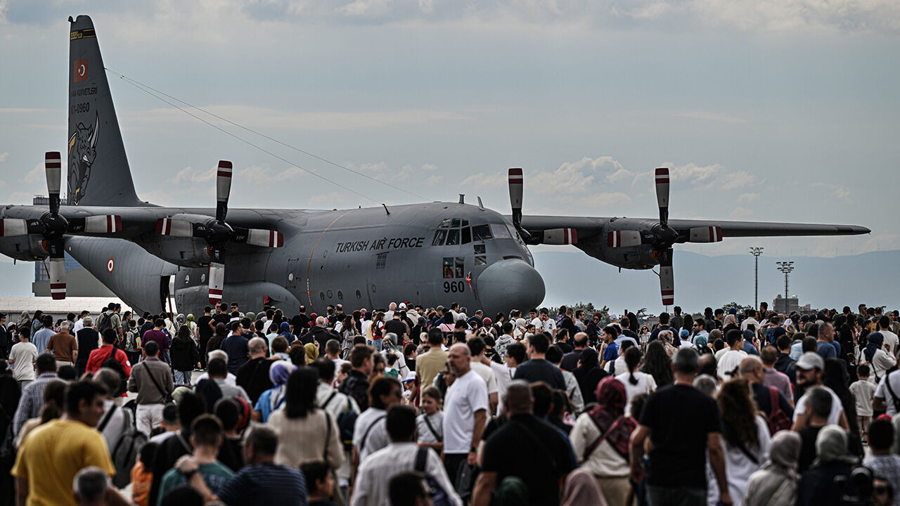 TEKNOFEST'te son gün heyecanı! Gösteriler adeta nefes kesti TEKNOFEST'te son gün heyecanı! SOLOTÜRK, Türk Yıldızları ve F-16lar nefes kesecek - 2. Resim