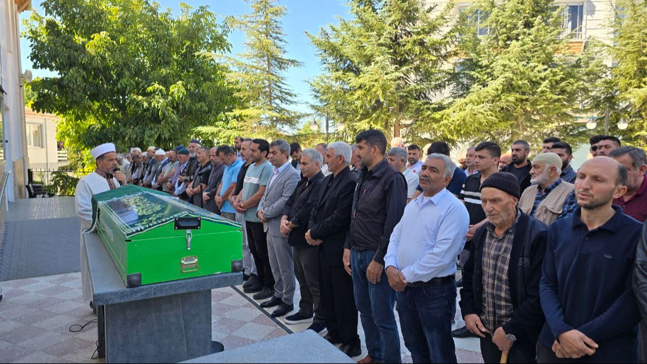 3 padişah, 12 cumhurbaşkanı gördü! 127 yaşındaki 'Ayşe Nine' hayatını kaybetti 3 padişah, 12 cumhurbaşkanı gördü! 127 yaşındaki 'Ayşe Nine' hayatını kaybetti - 1. Resim