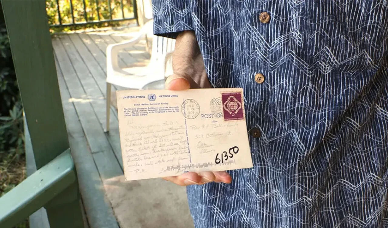 ABD'de 1953'te yazılan kartpostal 72 yıl sonra sahibine ulaştı! ''Üzgünüz, biraz gecikti'' ABD'de 1953'te yazılan kartpostal 72 yıl sonra sahibine ulaştı! ''Üzgünüz, biraz gecikti'' - 1. Resim